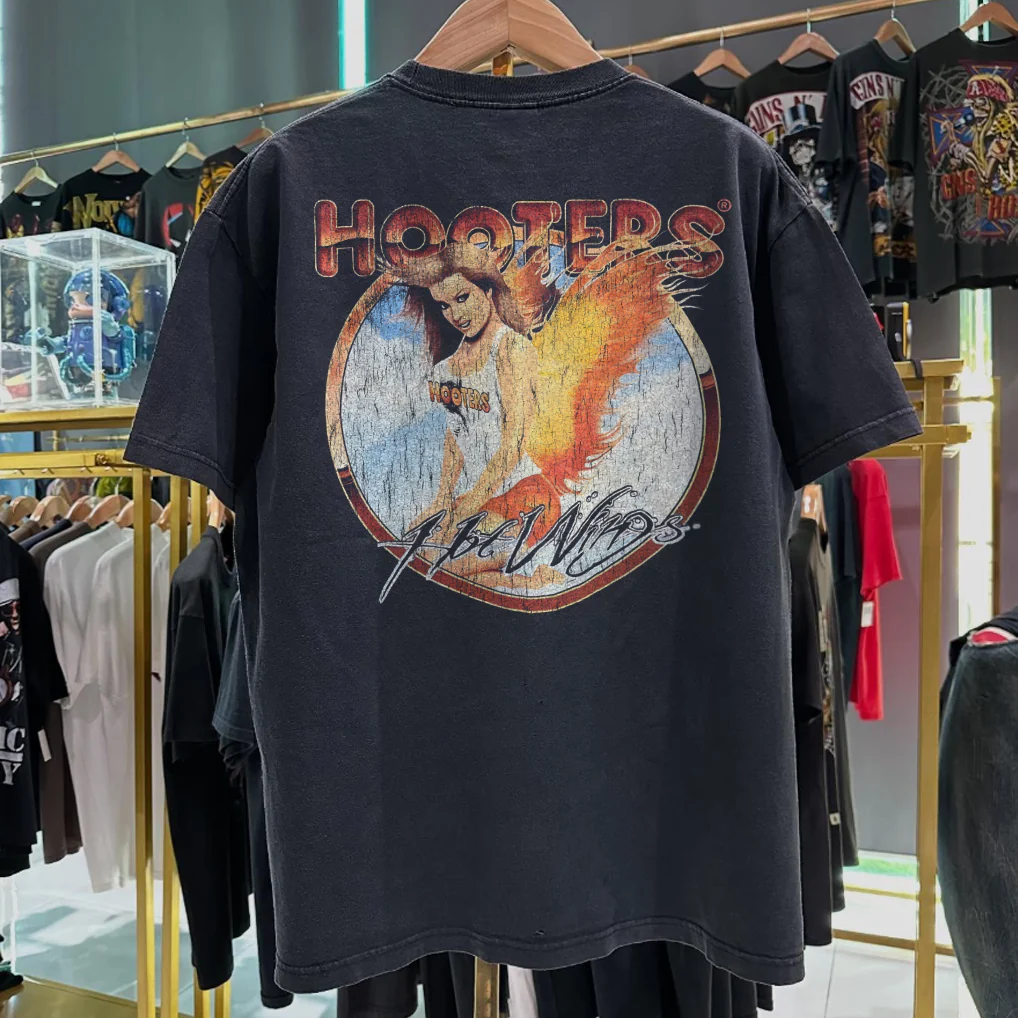 90s Hooters 'Hotwings' Rare Washed Black T-Shirt - Image 3