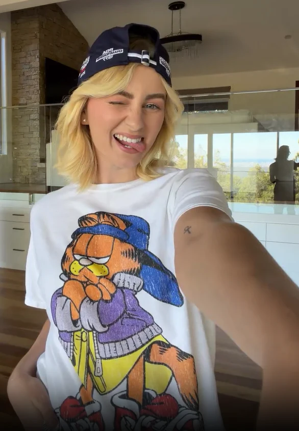 Cool Garfield Vintage Washed White Tee - Image 4