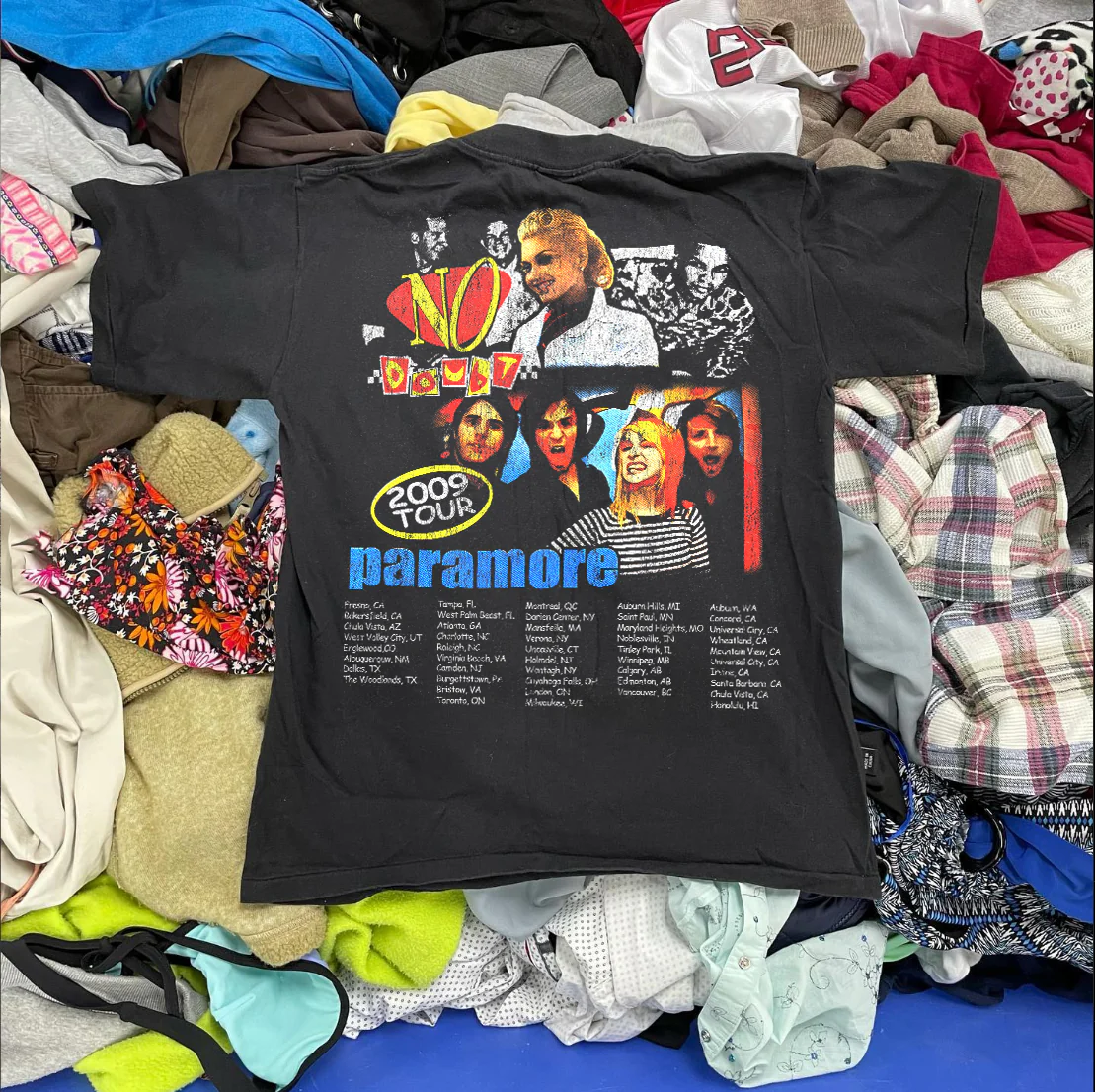 No Doubt - 2009 World Tour - Vintage Washed Black T-Shirt - Image 2